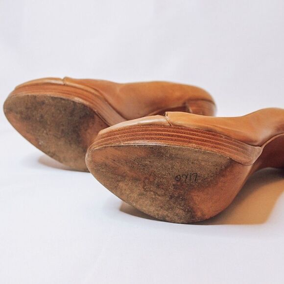 Stuart Weitzman Open Toe Crisscross Pumps in 10M - Picture 10 of 14